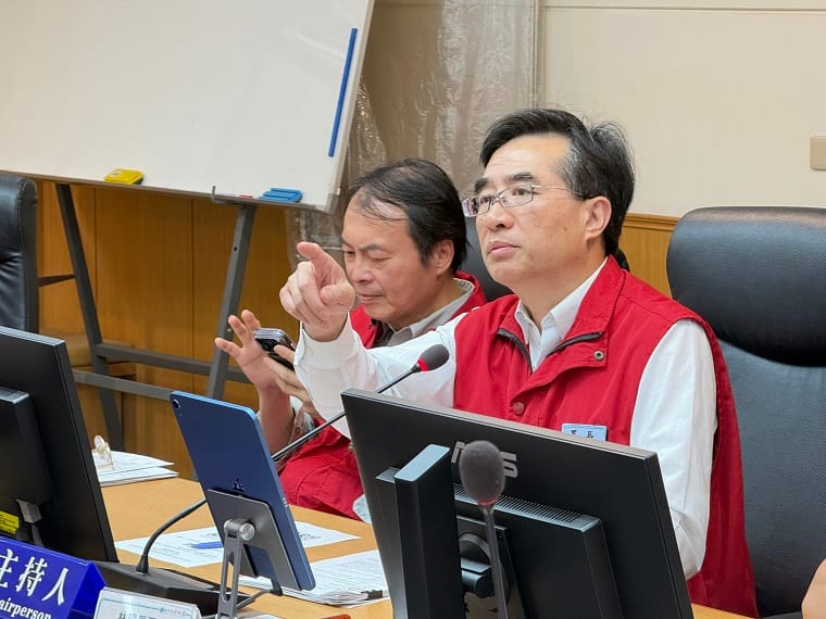 水利署長林元鵬主持經濟部水利署災害緊急應變小組工作小組會議。 圖：經濟部水利署提供