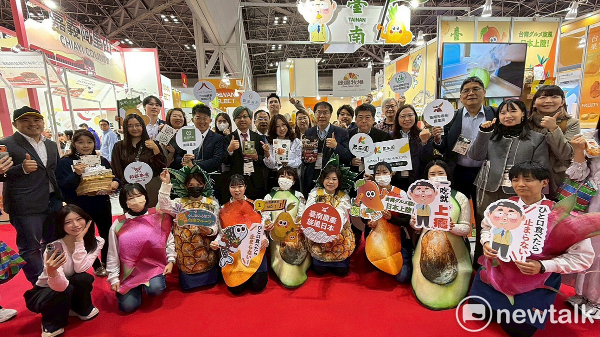 東京國際食品展落幕，台南市長黃偉哲在展期間親自率團參展，由市府規劃的「台南館」整合在地業者，現場展出超過百項農漁產品與加工食品，吸引逾900場國際買主洽談，整體訂單可望突破5.2億元，展現台南農特產外銷的亮眼成果。 圖：台南市政府提供