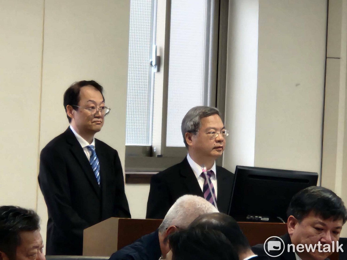 經濟部長龔明鑫（圖右）接受立法院經濟委員會備詢。 圖：黃建豪/攝