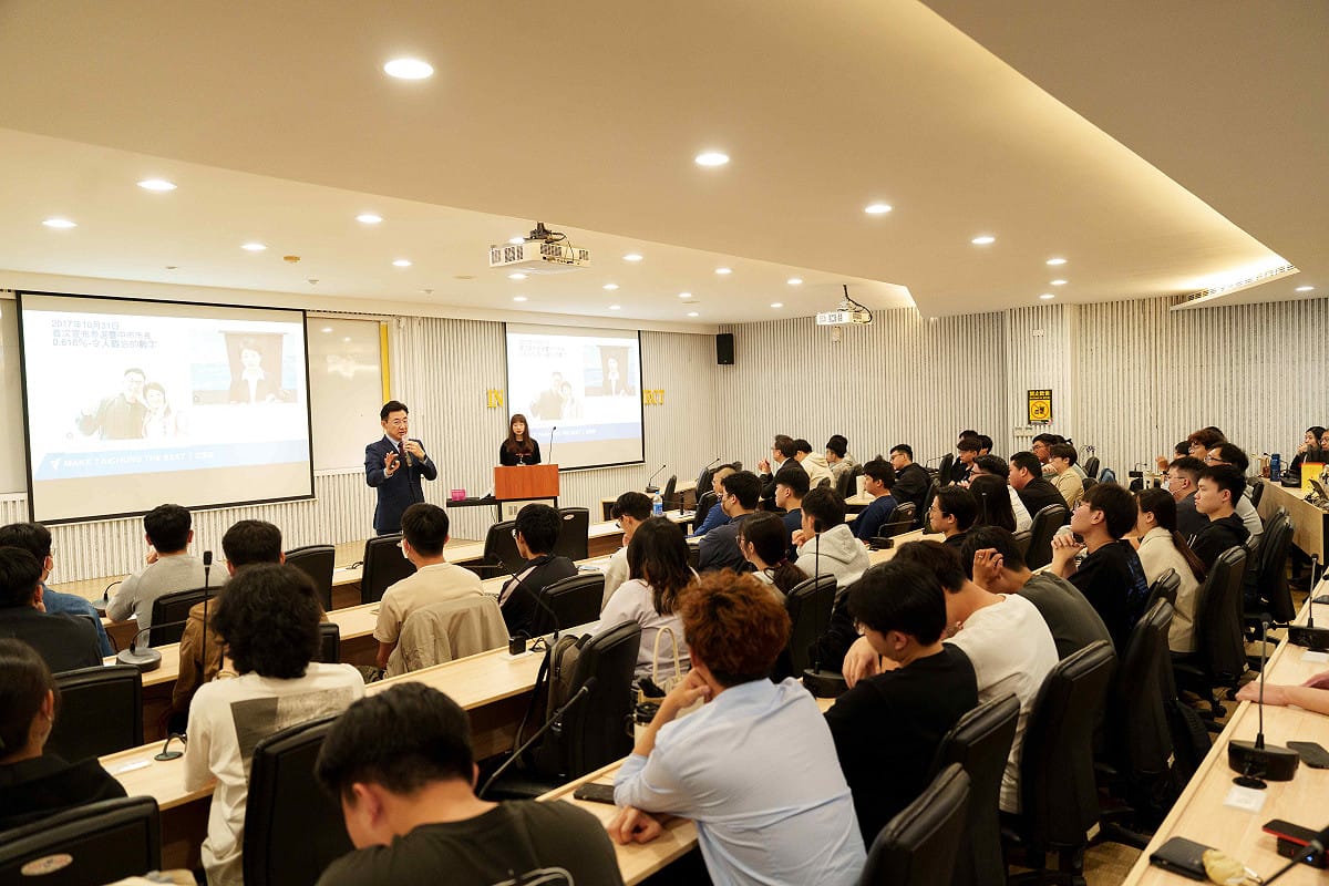 東海大學政治學系邀請立法院副院長江啟臣舉行專題演講。 圖：東海大學/提供