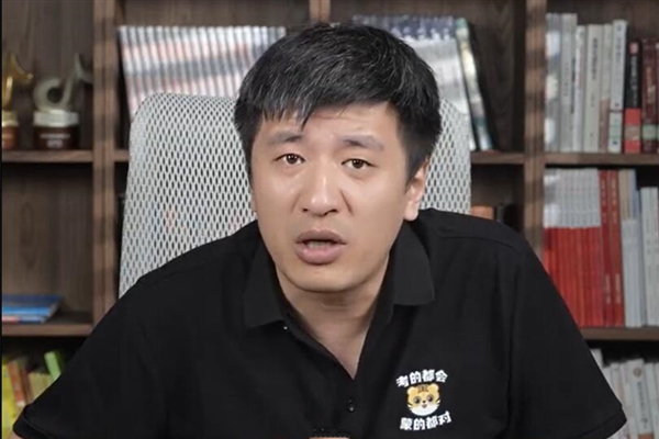 曾喊「武力攻台願捐1億元人民幣」的中國名師張雪峰猝逝，徐閉質疑其死因恐助中共補財庫與器官庫。 圖：翻攝自微博