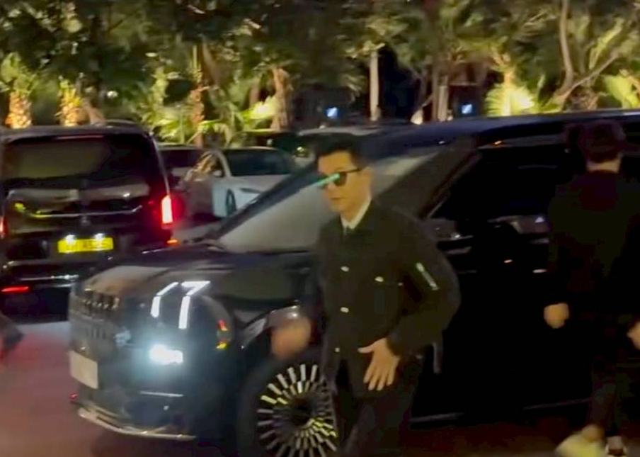 本月22日古天樂出席香港導演會頒獎典禮時，竟有人拿雷射筆直射他的眼睛。 圖：翻攝自微博