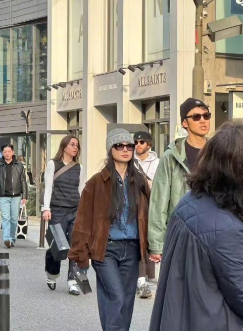 阮經天疑似與新女友現身東京。 圖：翻攝自微博