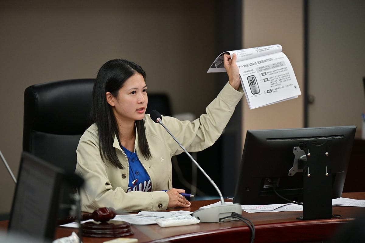 林亮君控國票證高層再爆霸凌，竟逼受害者簽署放棄法律權利的「承諾書」撤回申訴，痛批勞動局消極失職，要求立即調查、還受害職員公道。 圖：取自林亮君臉書（資料照）