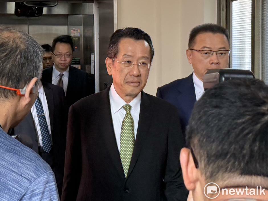 國防部長顧立雄於今日軍購特別條例審查前，接受媒體聯訪。 圖：金大鈞/攝