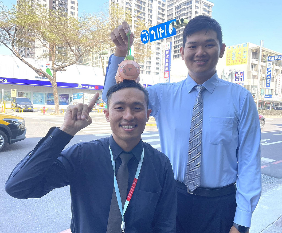中西區、北區，現任民進黨議員沈震東因為要服兵役放棄連任，轉由其弟、成功大學化學研究所碩士沈震南代兄出征，延續家族政治生命。 圖：翻攝沈震南臉書