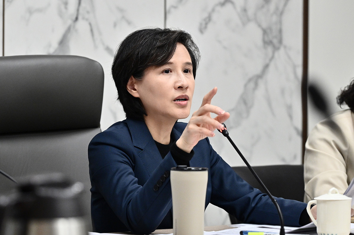 鄭麗君26日主持「穩定物價小組」第3次臨時會報。 圖：行政院提供