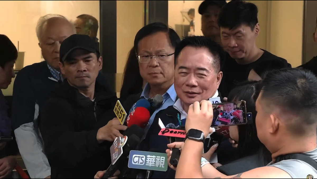 前國民黨立委蔡正元因涉「三中案」，遭台灣高等法院依業務侵佔罪判處有期徒刑3年6月定讞，蔡正元27日發監執行，並於一早赴北檢執行科報到。 圖：翻攝自館長惡名昭彰YT頻道