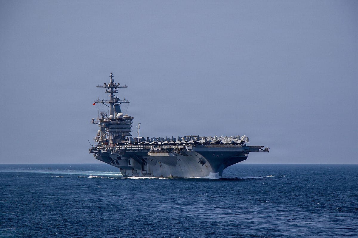 美國海軍航空母艦「林肯號（CVN-72）」傳執行飛行作業時一名水兵意外受傷。軍方強調「非戰鬥因素」。 圖：翻攝US Navy