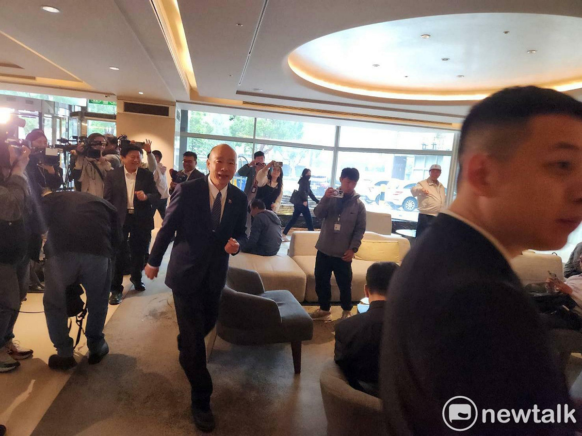 立法院長韓國瑜現身與朱立倫的餐敘，讓現場藍委都大感意外。 圖：黃建豪/攝