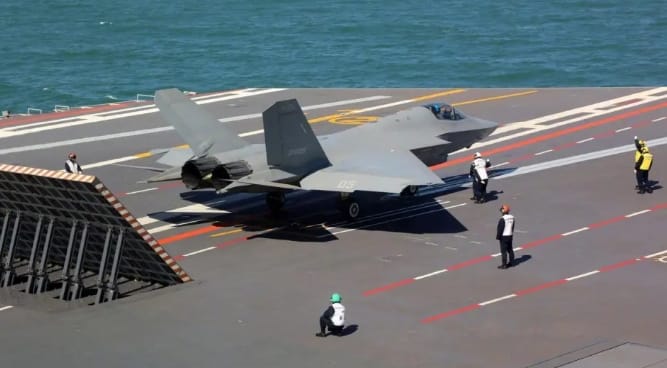 解放軍的殲-35要對決美軍的F-35戰機。 圖 : 翻攝自軍武大V