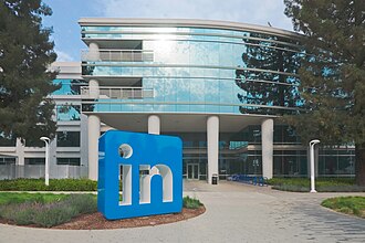 歐洲安全消息人士今天透露，中國疑似利用專業社群平台 LinkedIn 上的假帳號，針對北大西洋公約組織（NATO）和歐盟（EU）的員工進行資訊收集，試圖竊取敏感數據。 圖：翻攝自 維基百科