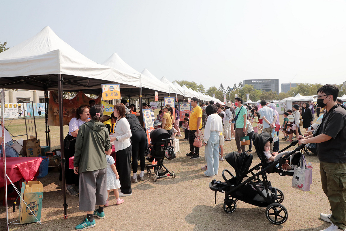 為迎接即將到來的兒童節，台南市政府今日在永華市政中心西側廣場舉行「Young Tainan 時光童樂會」兒童節慶祝活動， 圖：台南市政府提供