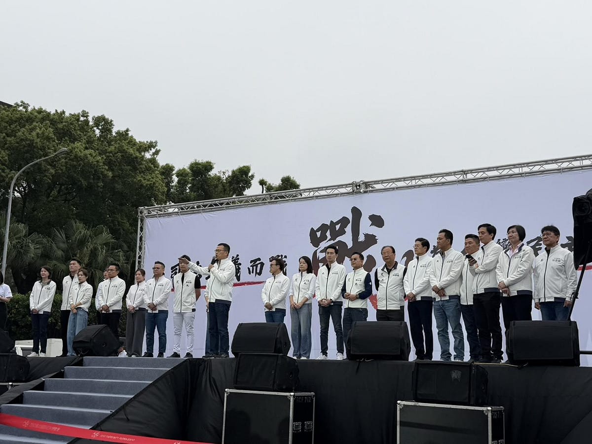 國民黨20多名立委站上凱道聲援前民眾黨主席柯文哲。 圖：金大鈞/攝