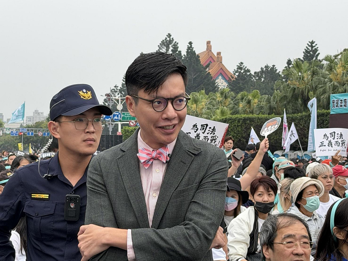 南投在地製茶師，因反對名間鄉焚化爐興建案而爆紅的常行深也來到造勢會場，大罵國民黨立委游顥「游顥讓台灣茶沒有未來」。 圖：金大鈞/攝