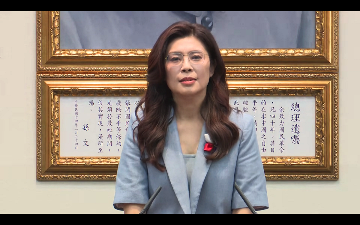 對於習近平邀請國民黨主席鄭麗文訪中，國民黨中央召開「鄭麗文率團訪問大陸中外記者會」，鄭麗文親自出席說明。 圖：翻攝國民黨YT頻道