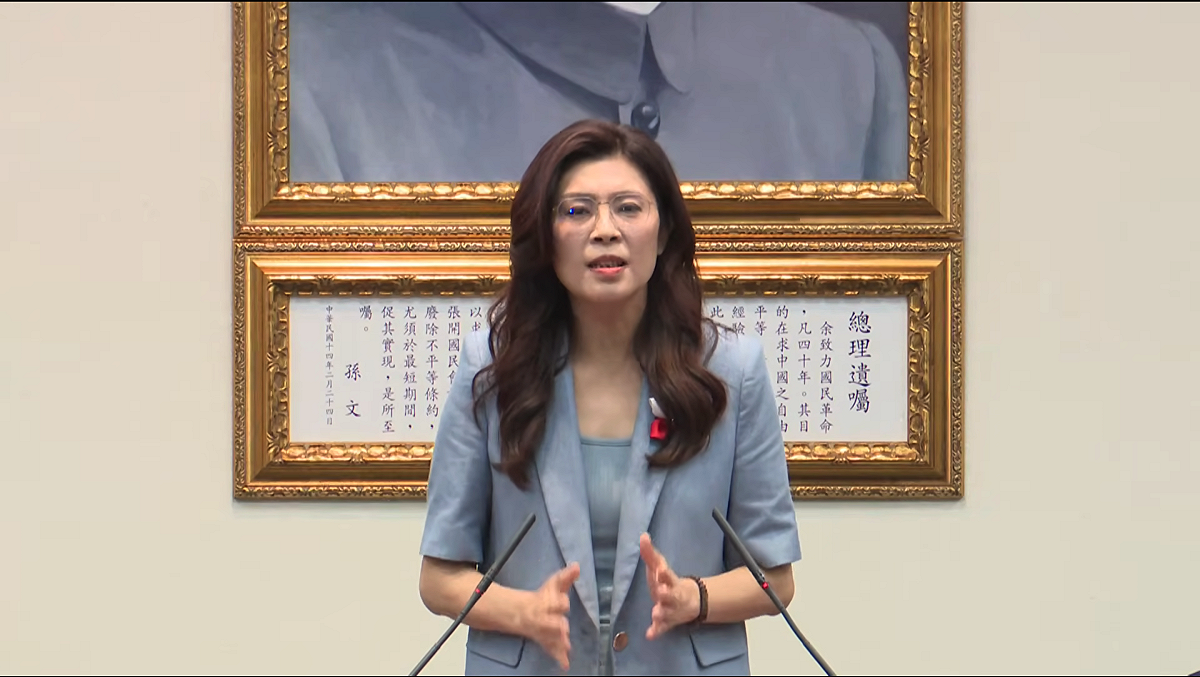 對於習近平邀請國民黨主席鄭麗文訪中，國民黨中央召開「鄭麗文率團訪問大陸中外記者會」，鄭麗文親自出席說明。 圖：翻攝國民黨YT頻道