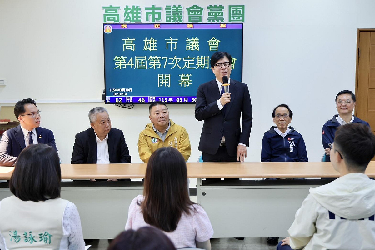 陳其邁(右三)拜會民進黨團。 圖：高雄市政府/提供