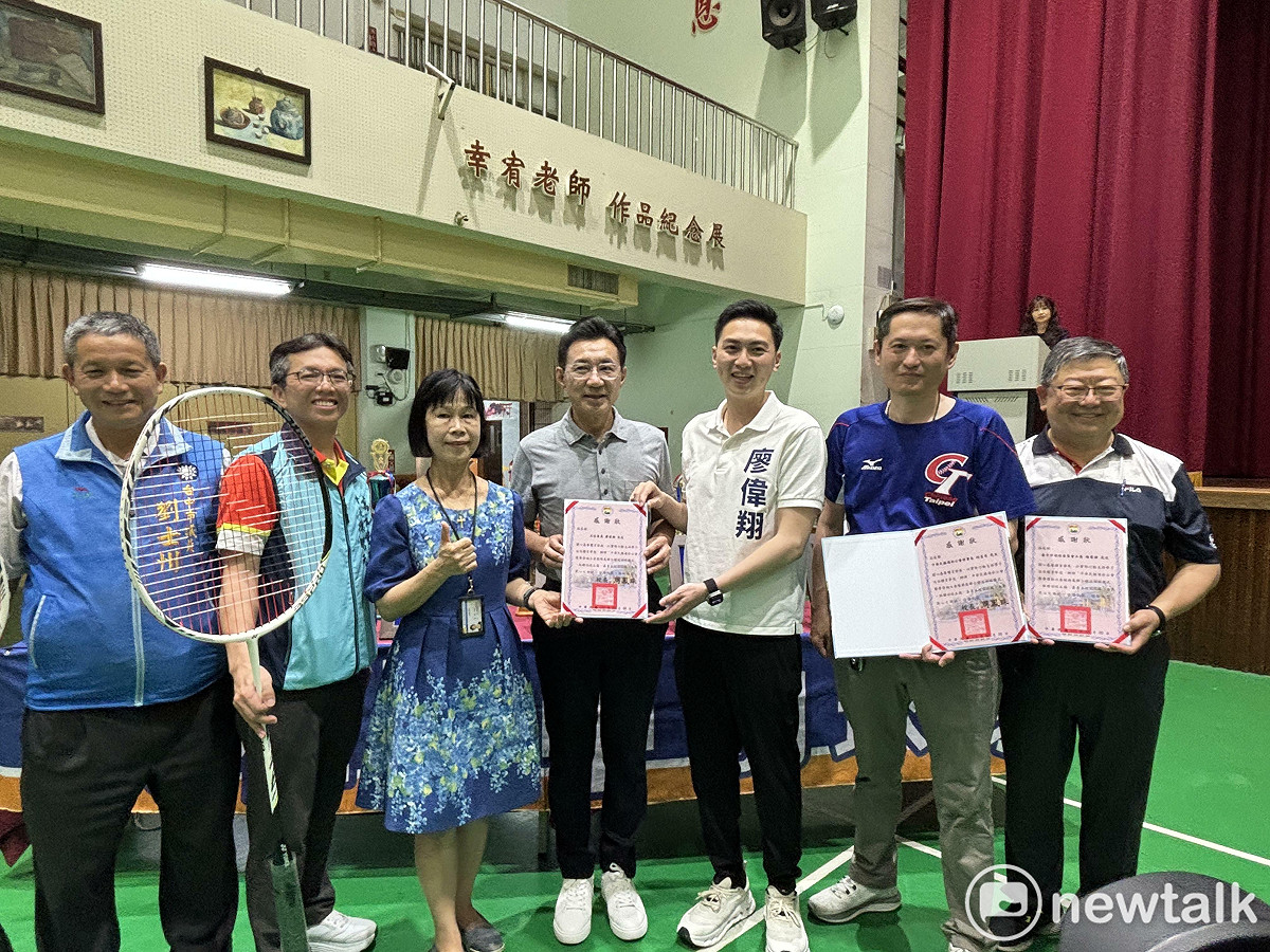 萬和國中回贈感謝狀。 圖：唐復年/攝
