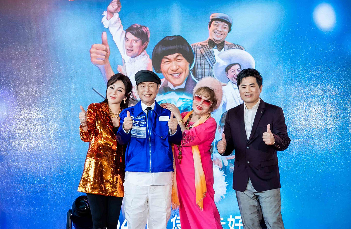 王彩樺、黃西田、澎澎、蘇明淵等秀場老將一同登台揭開序幕。 圖：高雄流行音樂中心/提供