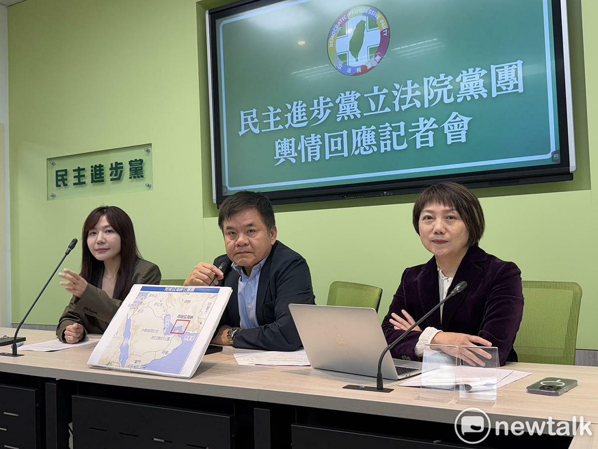 民進黨立院黨團今日召開輿情回應記者會，幹事長莊瑞雄（中）回應記者提問。 圖：金大鈞/攝