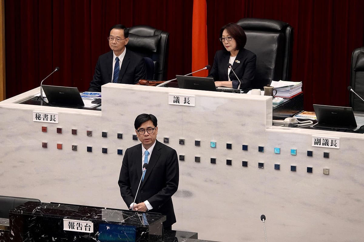 高雄市議會舉行市長施政報告與質詢議程，陳其邁細任內數重大市政推動。 圖：高雄市議會/提供