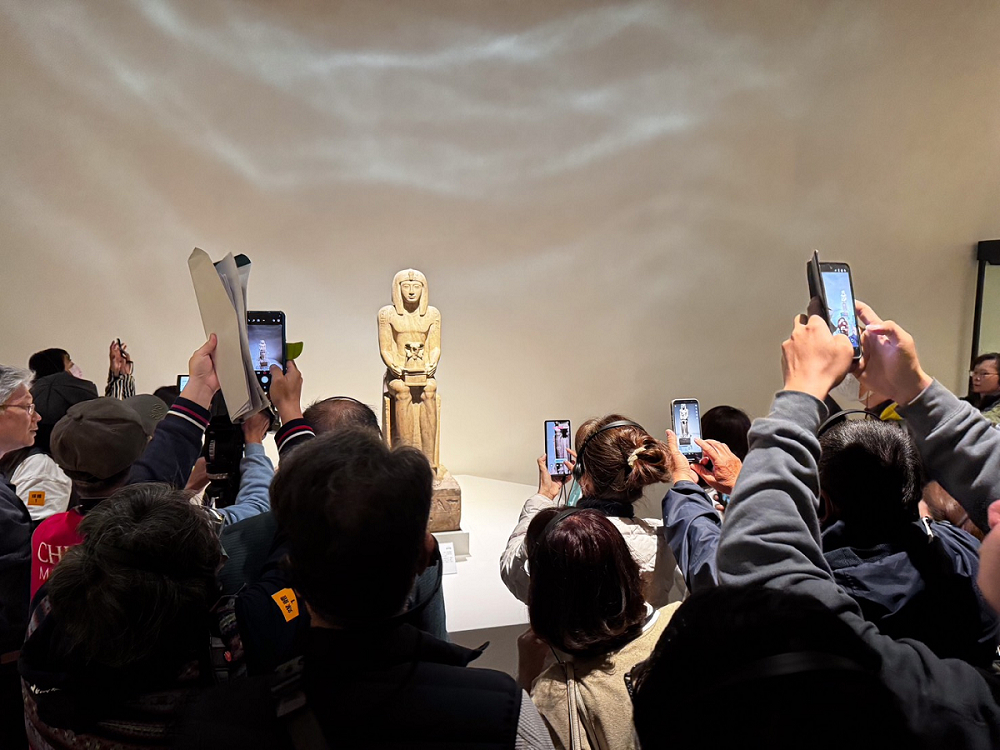 《埃及之王：法老》展覽開展以來，吸引大批人潮參觀。 圖：台南市觀旅局／提供