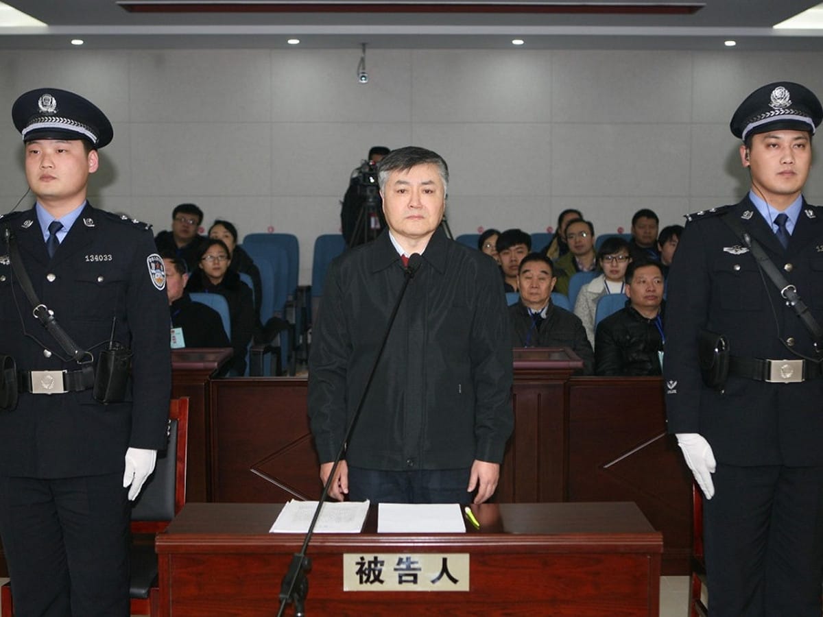 魏鵬遠於2016年被依涉犯受賄及巨額財產來源不明等罪，被判處死刑緩期2年執行，剝奪政治權利終身，並沒收個人全部財產。 圖：翻攝自新華社（資料照）