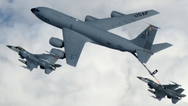 伊朗聲稱已毀掉7架美軍KC135加油機。 圖 : 翻攝陸網/軍武次位面