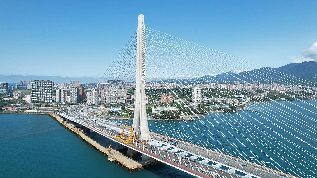 北部最受矚目的建設之一「淡江大橋」，已確定將於5月12日通車。 圖：公路局／提供