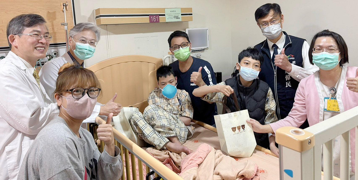 台中榮總與住院病童一同歡慶兒童節。 圖：台中榮總/提供