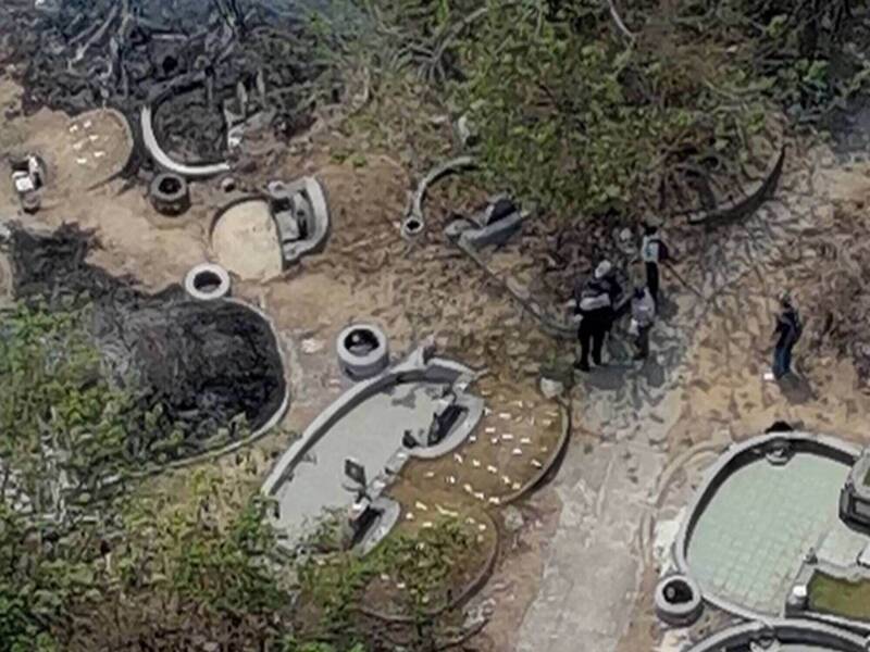 空拍機鎖定掃墓燒雜草，彰化縣開出今年首張墓地火警罰單。 圖：翻攝畫面