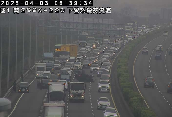 截至上午11時，國道全線交通量為42.2百萬車公里，預估今日交通量為123百萬車公里。 圖：高公局／提供