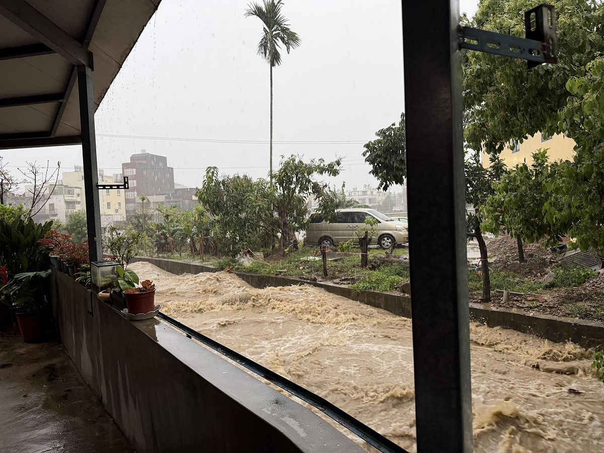 致災性大雷雨襲擊苗栗地區 圖/余文忠臉書