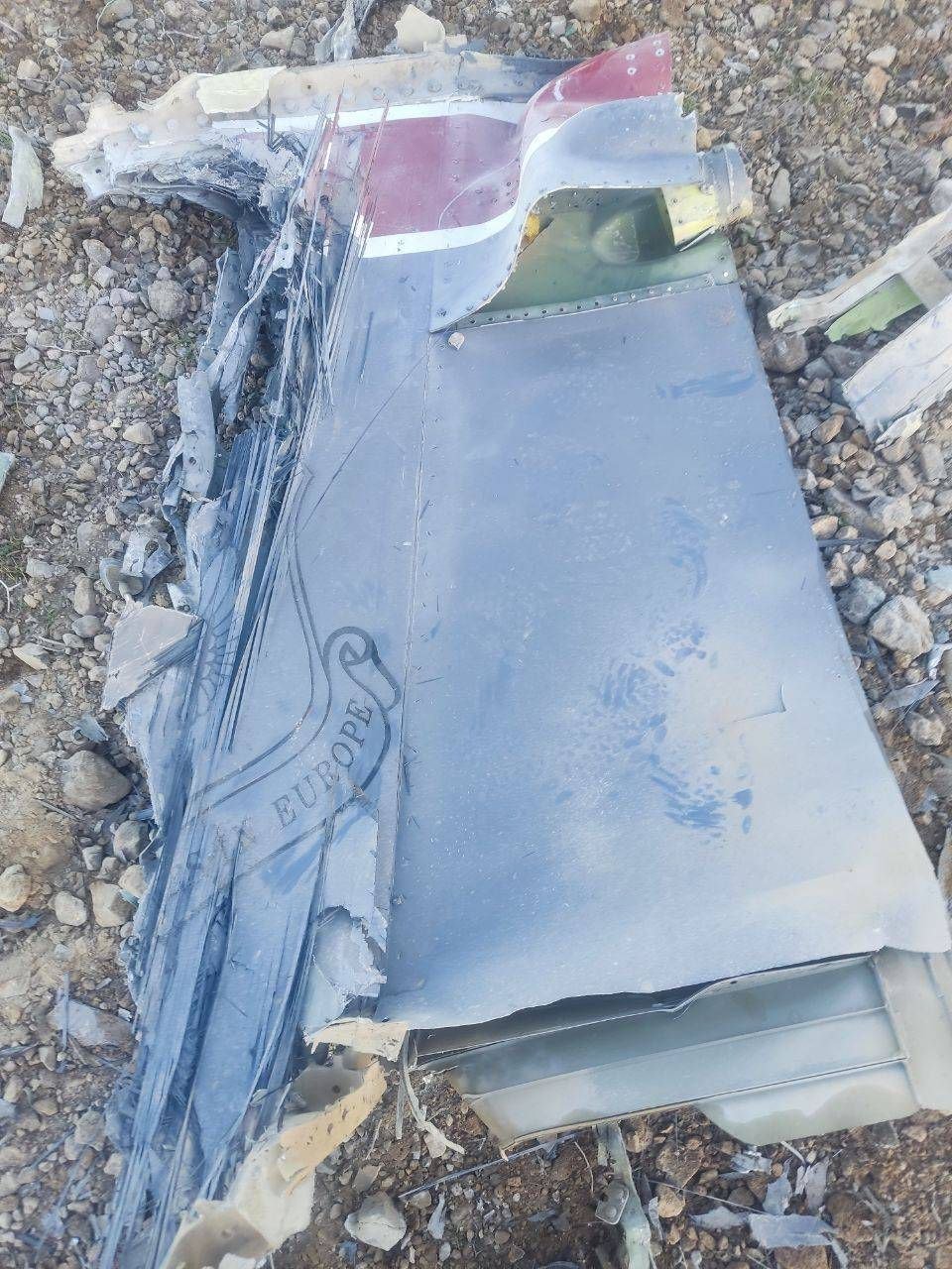伊朗公布了疑似擊落的美軍F-15E碎片照片。 圖:翻攝自X