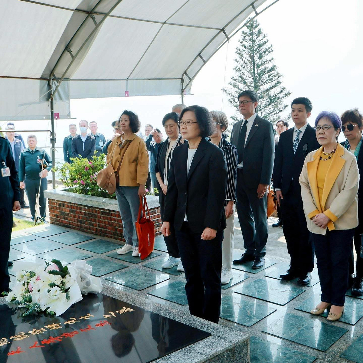 清明節，前總統蔡英文前往向已故前總統李登輝、已故台獨運動先驅史明致意。 圖：蔡英文臉書