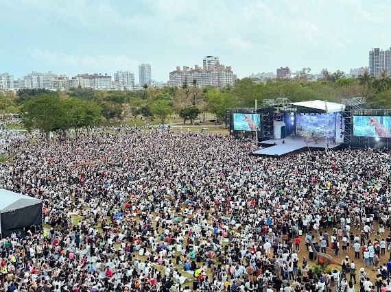 2026高雄兒童節「恐龍酷樂園」活動，現場湧入大批人潮。 圖：高雄市教育局/提供