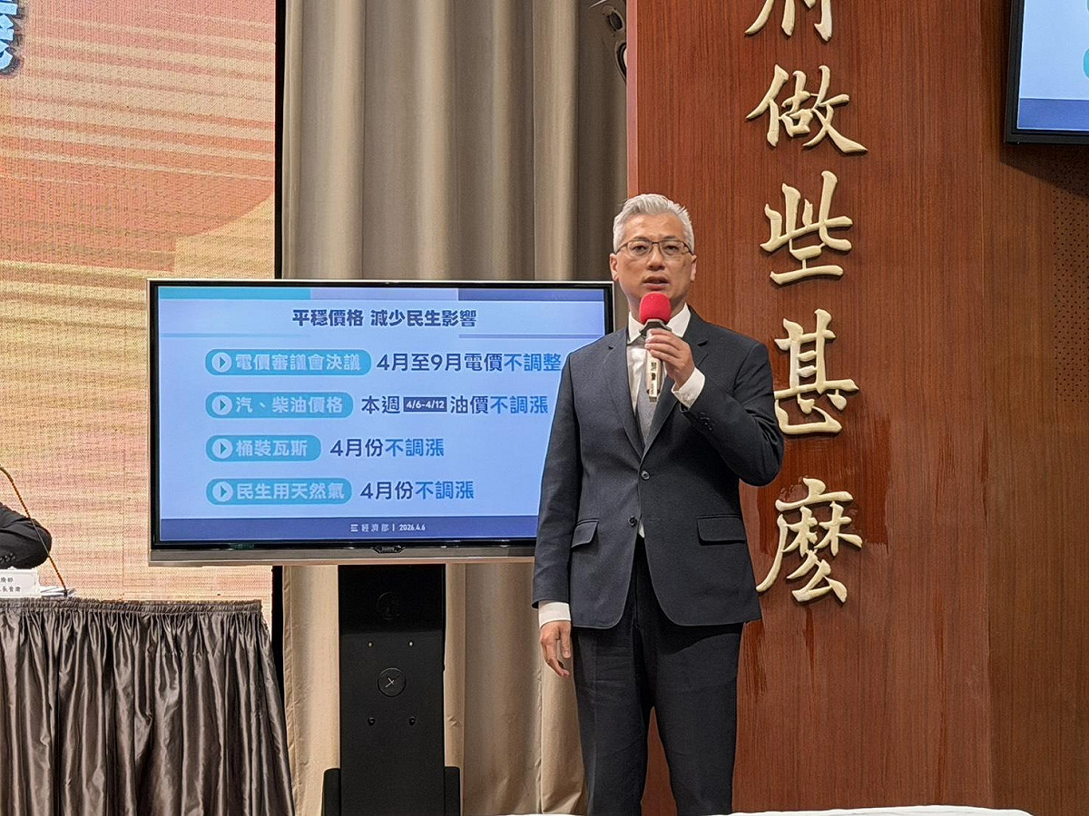 行政院於今日召開「因應中東衝突民生安定專案會議例行記者會」，經濟部產發署副署長鄒宇新進行說明。 圖：金大鈞/攝
