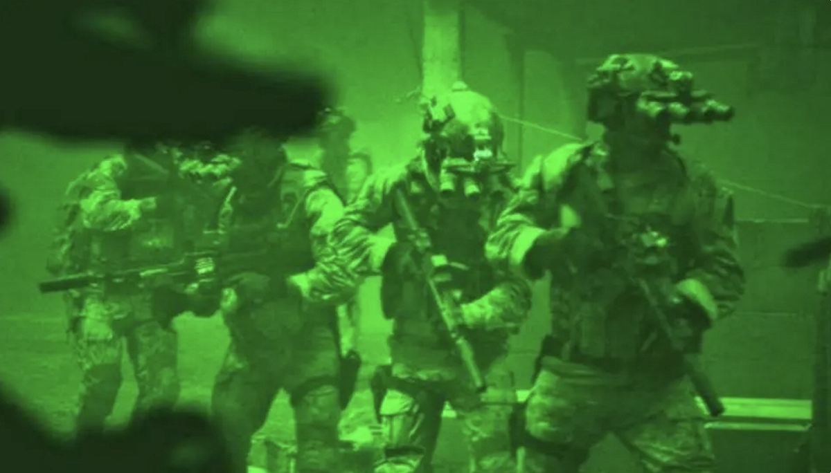 美軍海豹六隊夜間突襲伊朗境內，成功救出遭擊落戰機失聯飛行員。 圖：翻攝自 鳳凰網