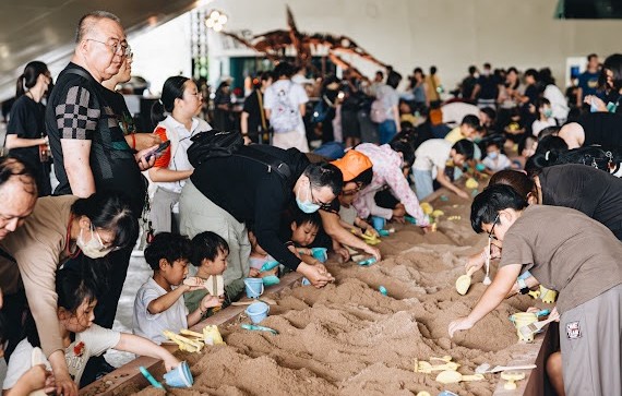 「恐龍酷樂園」結合化石挖掘等內容，打造寓教於樂的沉浸式體驗 圖：高雄市教育局/提供