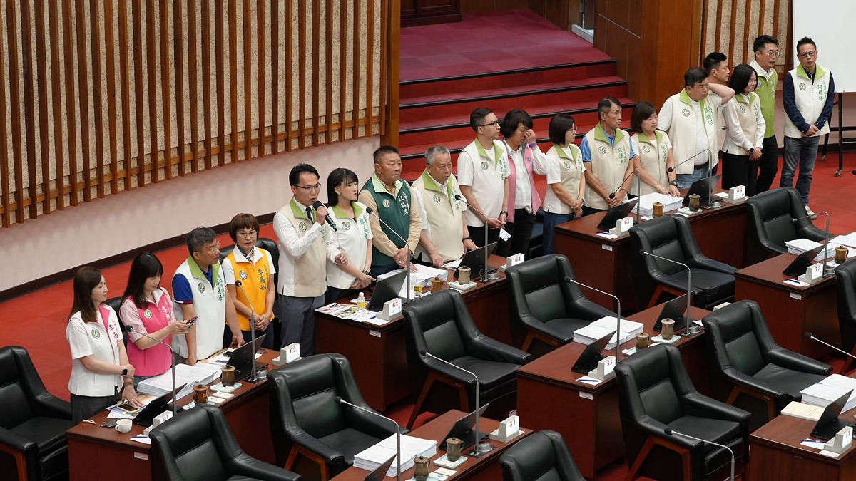 高市議會民進黨團批柯志恩短短11天內對鄭習會的態度，從認定「拖累選情」到改為「力挺」，是自相矛盾、自毀誠信。 圖：高雄市議會民進黨團/提供
