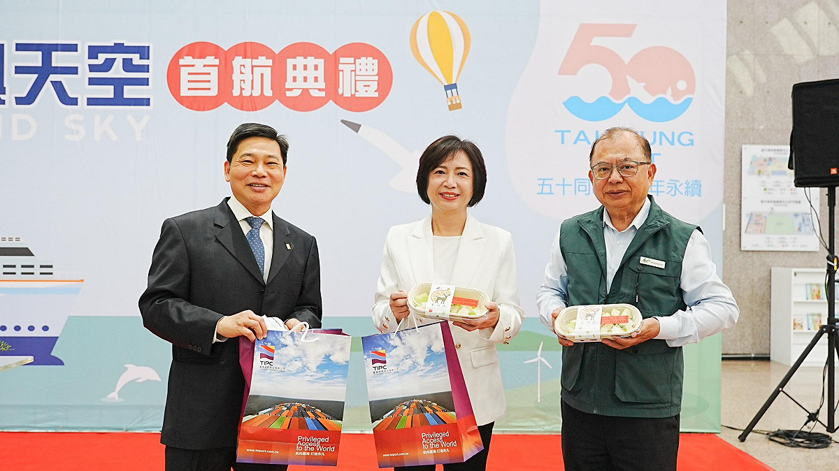 何欣純感謝交通部觀光署、港務公司的積極規劃，以及台中市政府的協助，讓台中港在疫情後終能迎來首艘郵輪靠岸。她期待未來郵輪班次能陸續增加，結合台中海線與市區的遊覽路線，帶給國際旅客美好的中台灣印象。 圖：何欣純服務處/提供