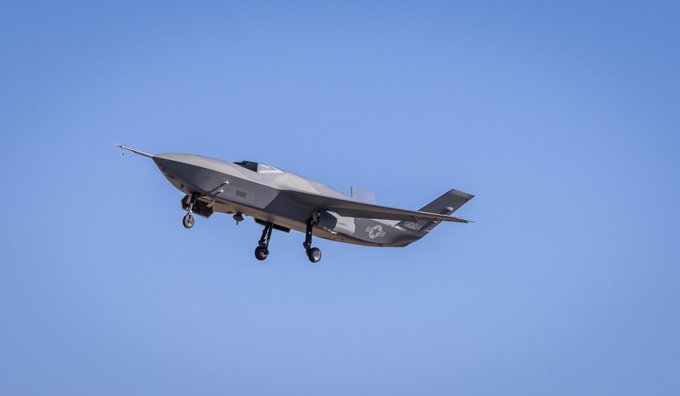 美國通用原子航空系統公司證實旗下 YFQ-42A 無人機於當地時間 6 日在加州沙漠進行試飛時發生墜機事故。 圖：翻攝自 @Defence_Index X 帳號