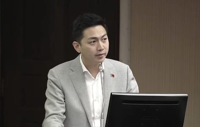 國民黨立委廖偉翔今（8）日在委員會中質詢環境部長彭啟明。 圖：擷取自國會頻道