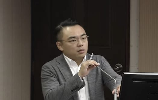 國民黨立委洪孟楷今（8）日在質詢時因超過時長而被民進黨籍召集委員林月琴打斷發言 圖：擷取自 國會頻道