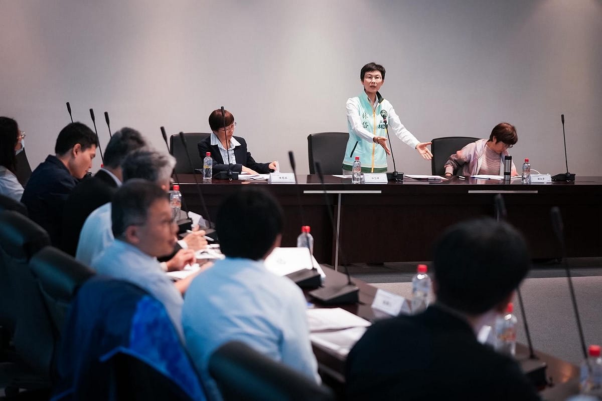 林岱樺(右二)率隊前往「財團法人電信技術中心(TTC)」實地考察。 圖：林岱樺服務處/提供