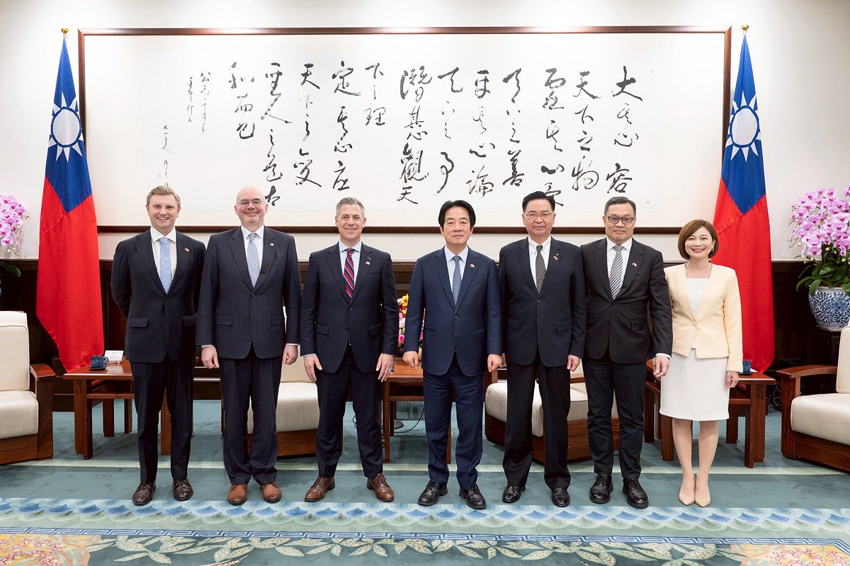 賴清德總統8日下午在總統府接見「美國聯邦參議員班克斯（Jim Banks）訪問團」。 圖：翻攝「臉書」賴清德粉絲專頁
