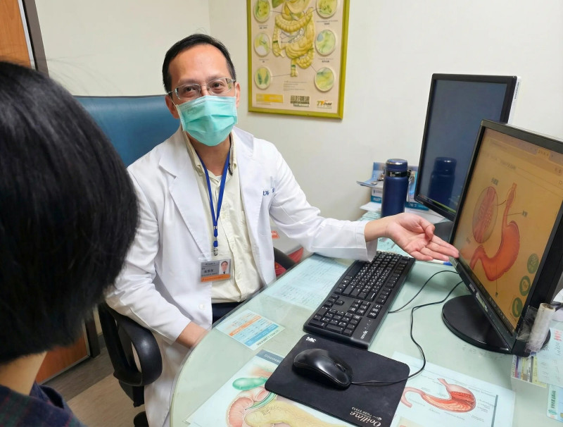 苗栗大千綜合醫院醫師朝建銘提醒吞嚥困難恐為食道癌徵兆，症狀逾2週應就醫檢查。 圖：大千綜合醫院／提供
