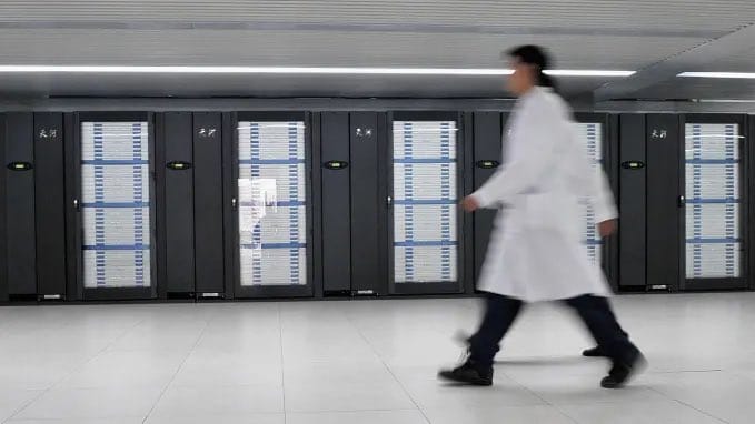 一名駭客疑似透過 VPN 漏洞，成功入侵中國國有超級電腦系統。 圖:翻攝自X帳號@cuichenghao