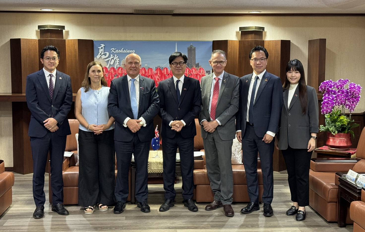 陳其邁(中)歡迎澳大利亞塔斯馬尼亞州財政廳及澳國際事務協會維多利亞州分會訪團。 圖：高雄市行國處/提供